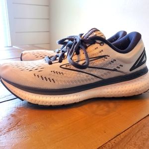 Brooks Glycerin 19 shoes size 8.5